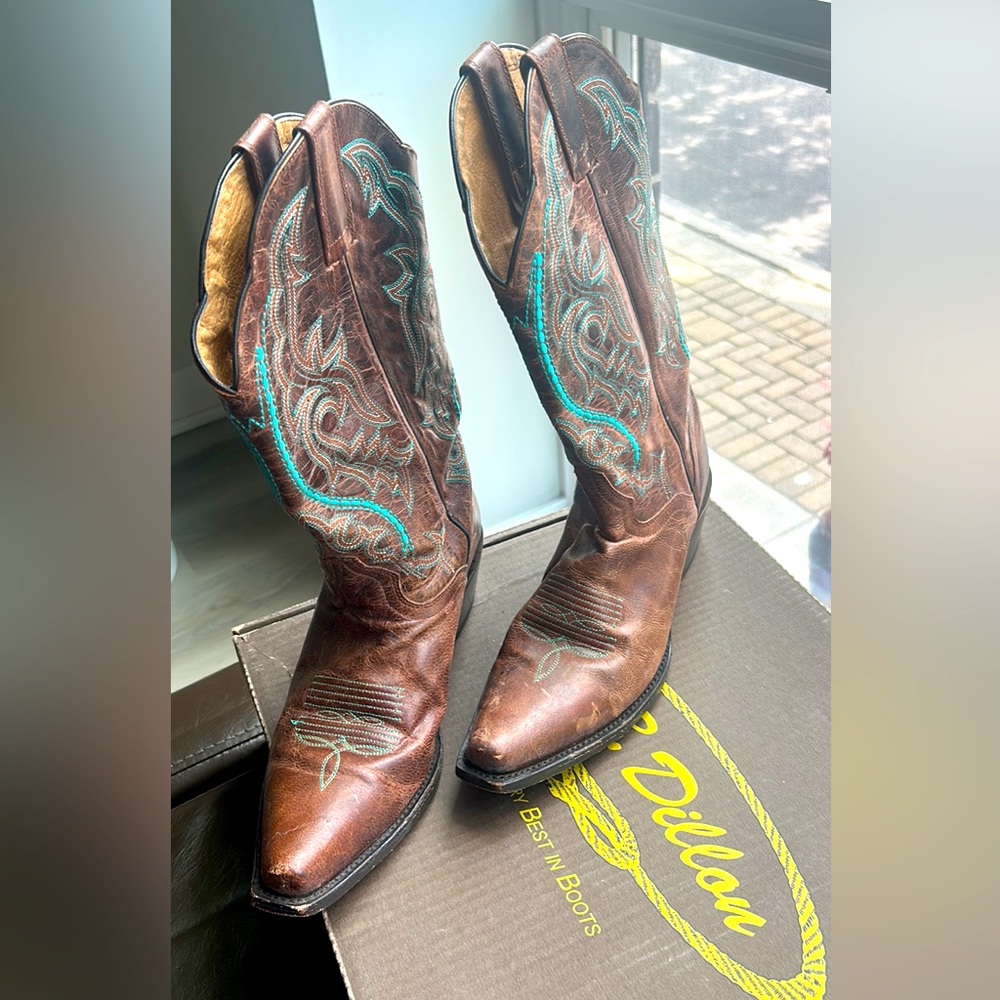 WOMENS Cowgirl boots Size 9